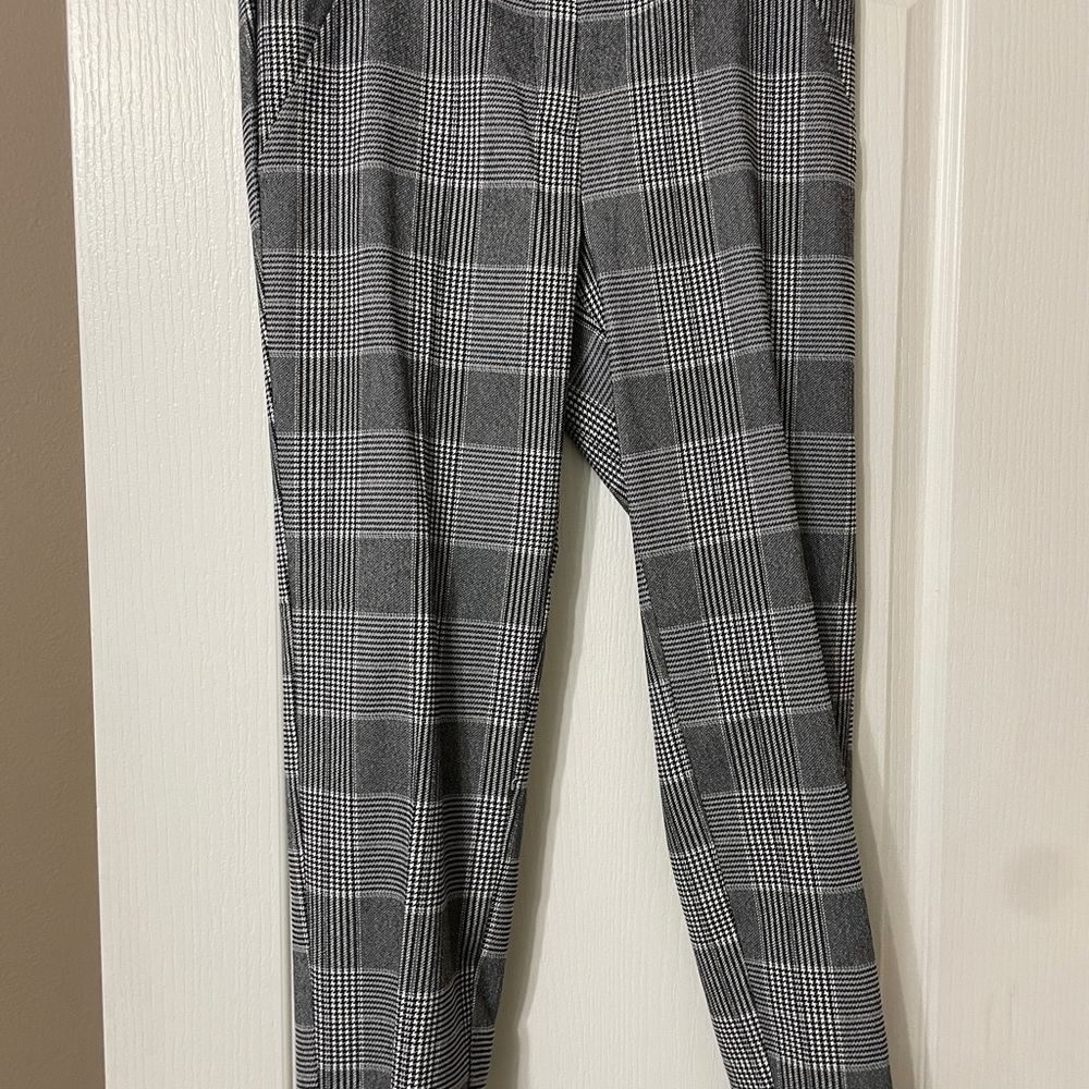 Soho Apparel Gray and White Plaid Ankle Cropped Pants